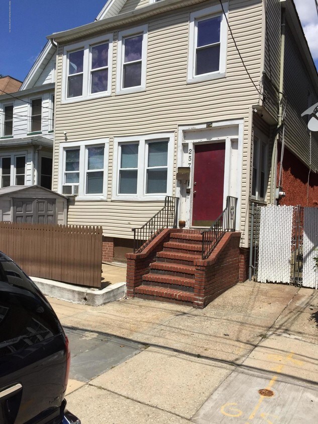 257 Fillmore St, Staten Island, NY 10301 Apartment for Rent in Staten