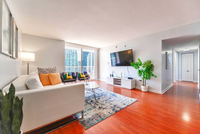 Building Photo - 1200 Brickell Bay Dr