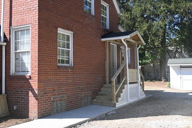 Building Photo - 1022 Brittain Rd