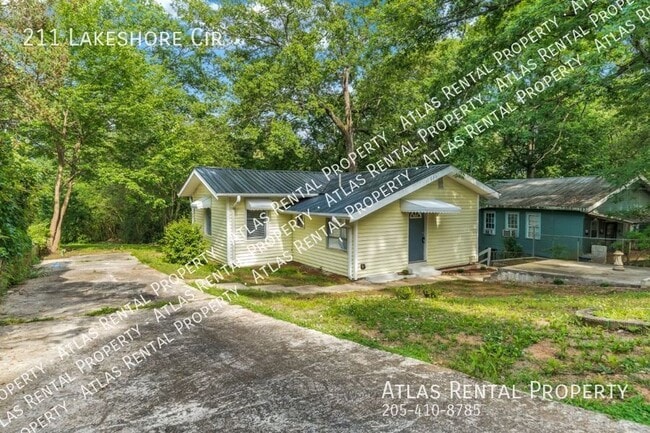 Building Photo - 211 Lakeshore Cir