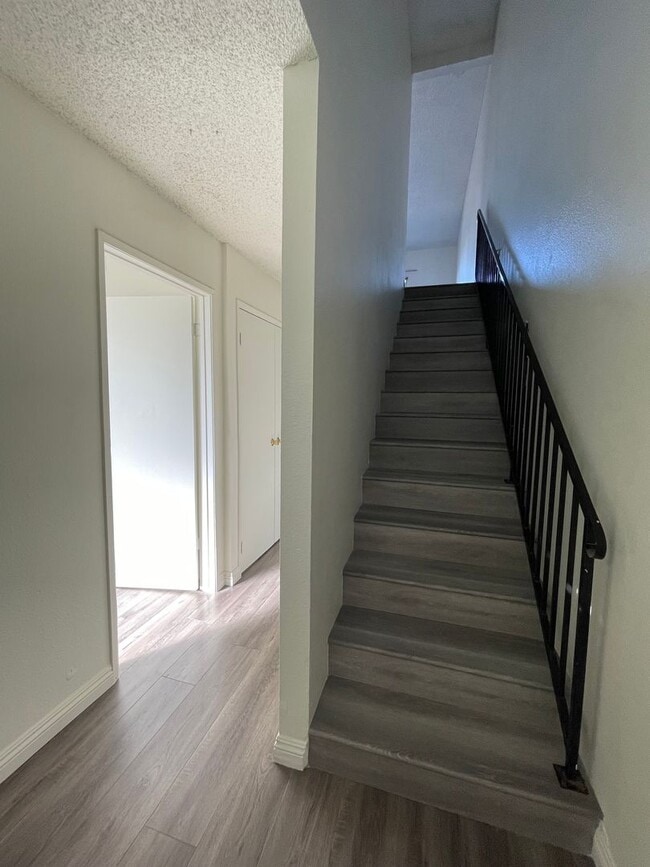 Photo - Pro Service Realty - R20801-20801 Apartment