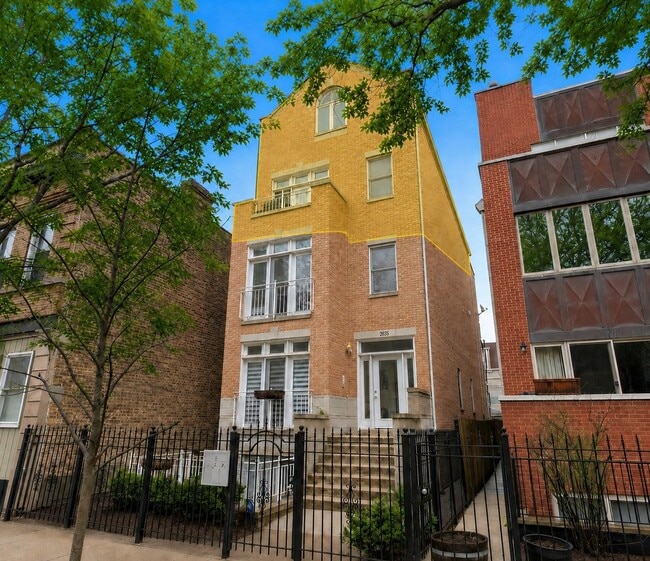 Building Photo - 2855 N Damen Ave