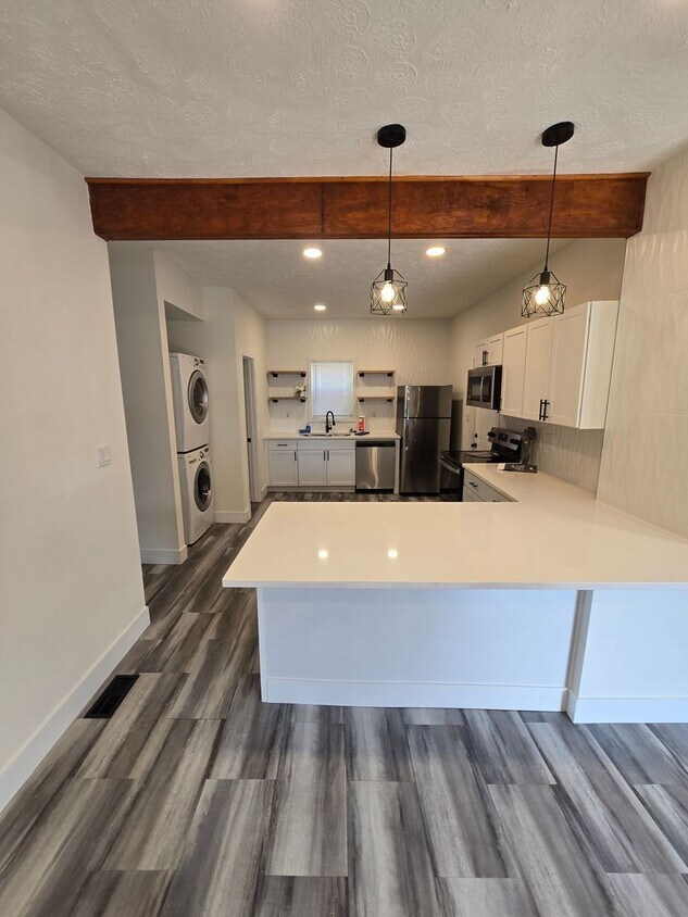 Primary Photo - 4 BEDROOM SINGLE FAMILY HOME