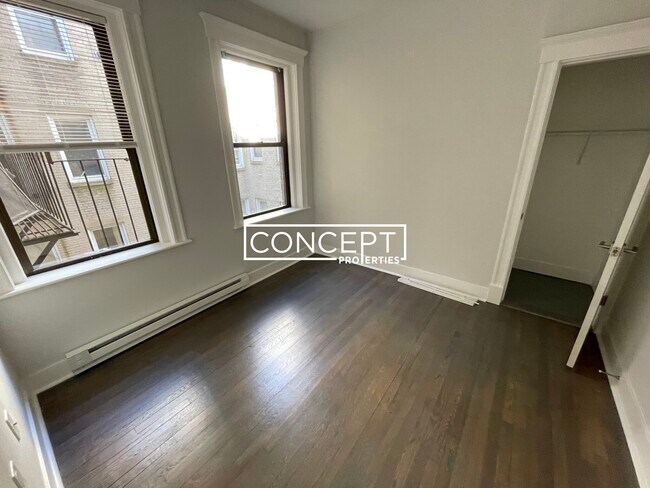 Building Photo - 81 Park Dr