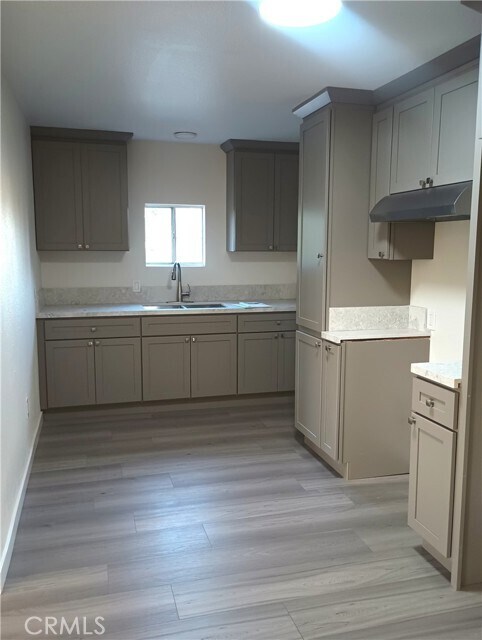 Foto del edificio - 966 E 7th St