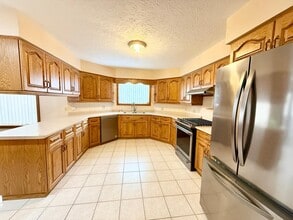 Building Photo - 71 Paxton Dr