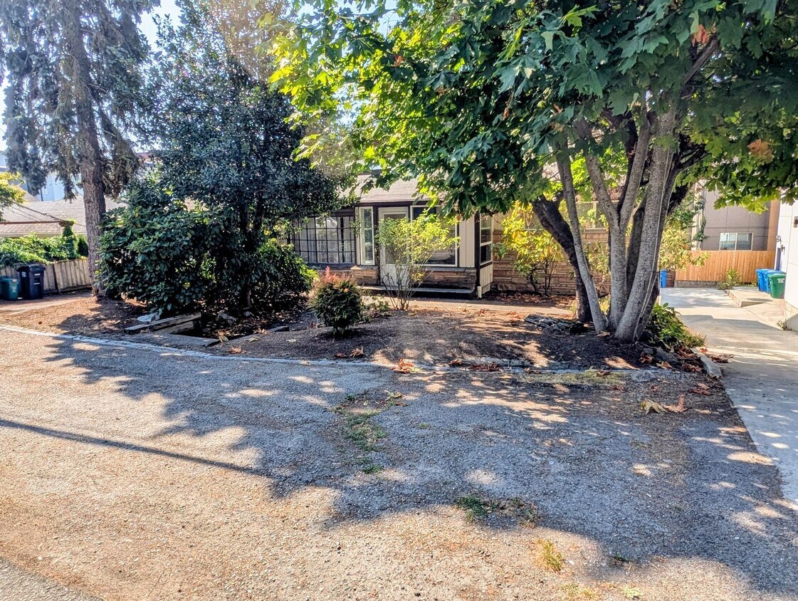 Foto principal - Lake City 3 bedroom Rambler Townhome with ...