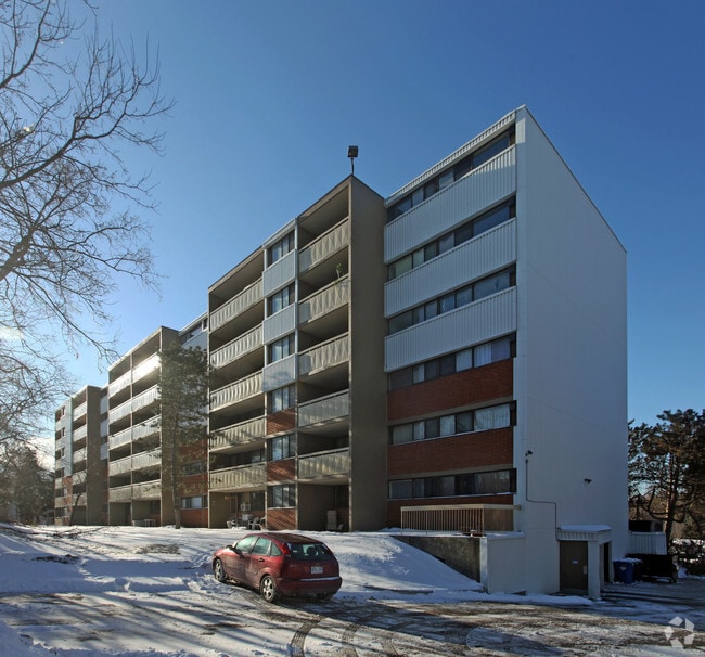 Building Photo - The Laurentian