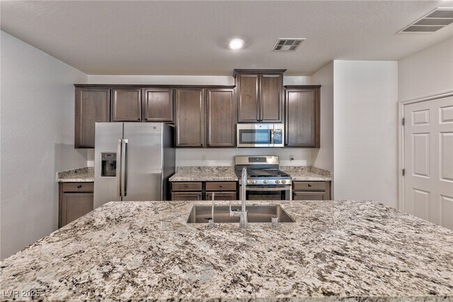 Foto del edificio - 988 Edel Hest Ave