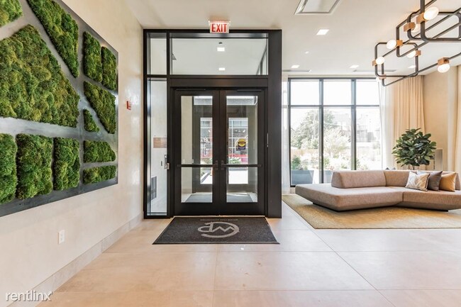 Foto del edificio - Studio, 1 bath  - 1640 W Division St Apt 1408