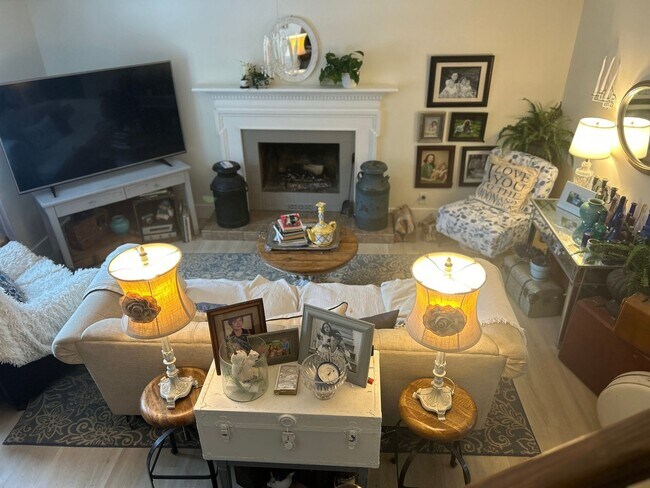 Foto del edificio - Charming 2BR Townhome in Franklin