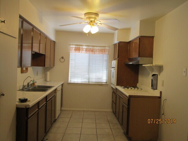 Building Photo - 10253 Bayo Ave