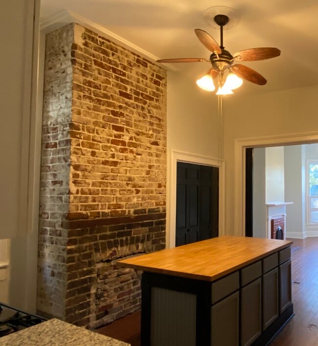 firmar - 118 W Duffy St