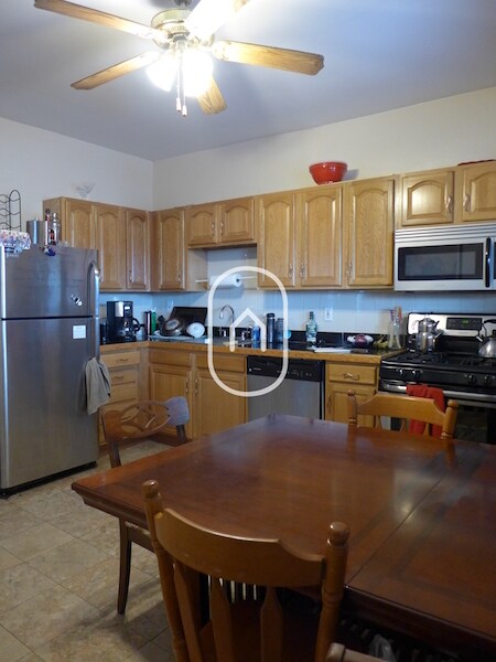 Foto del edificio - 832 Parker St