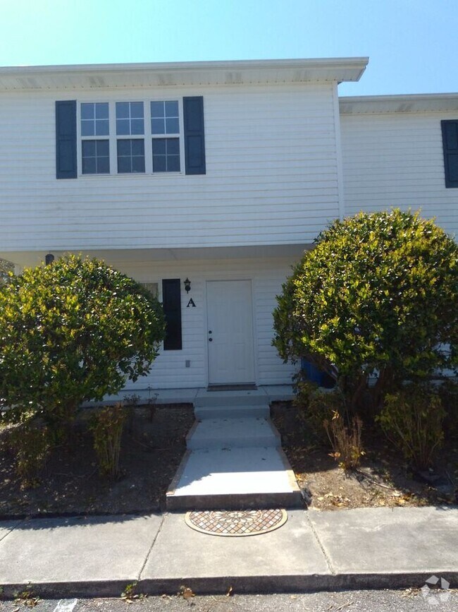 Townhomes under 2,500 in Cedar Point NC 1 Townhouses