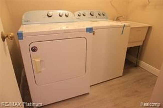 Building Photo - 5116 Prentis-