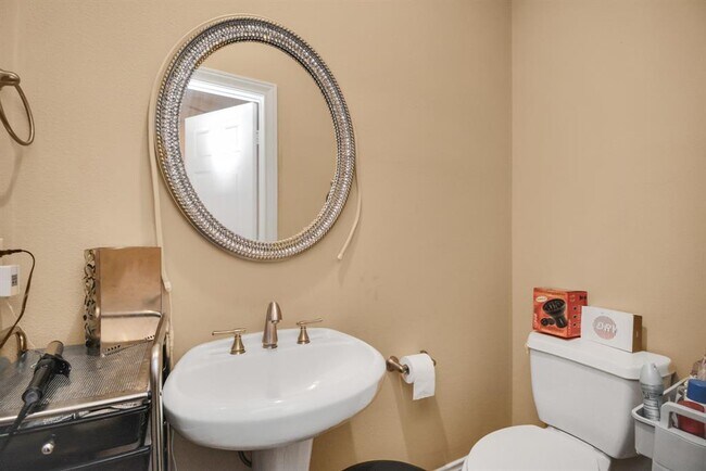 Building Photo - 1404 Wheeler Ave