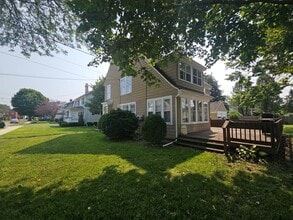 Building Photo - 465 Beecher St
