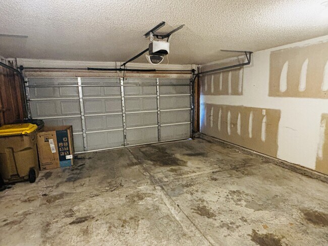 Building Photo - 1 Blackberry Ln