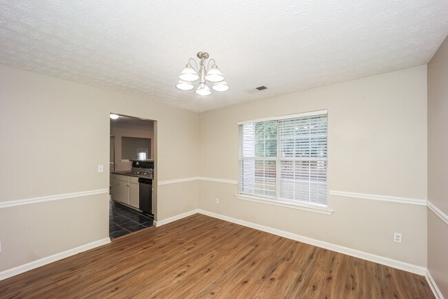 Building Photo - 275 Vaness Dr