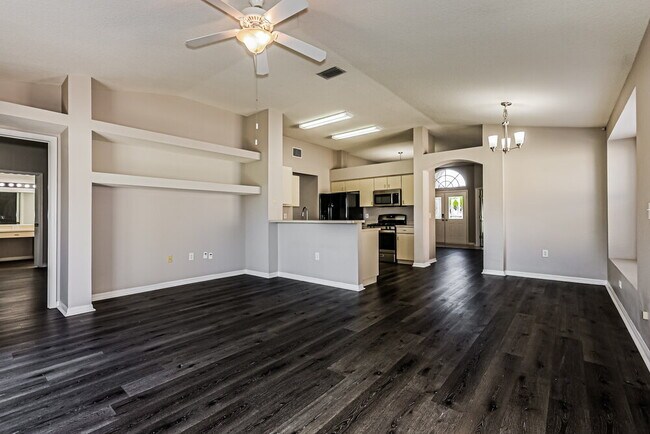 Foto del edificio - 30801 Tremont Dr