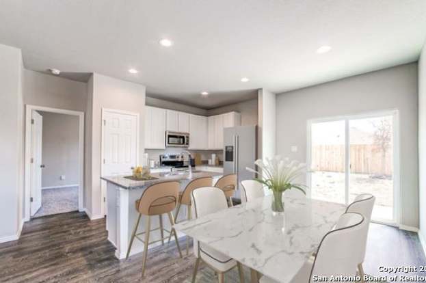 Building Photo - 446 Pleasanton Spring