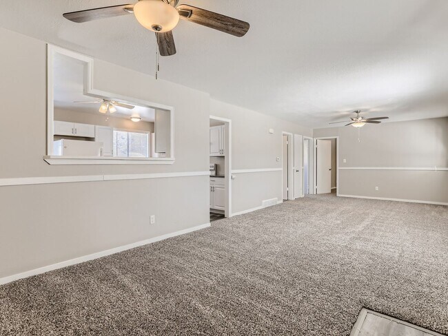 Building Photo - Evolve Real Estate: Spacious 3 Bedroom + 2...