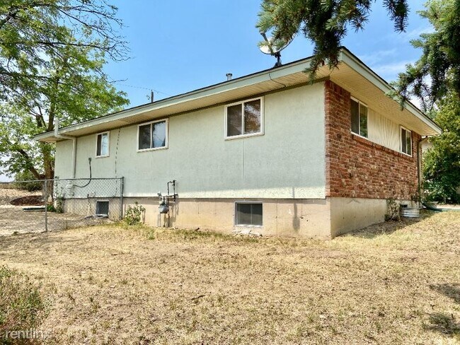 Building Photo - 4 br, 2 bath House - 1214 Holmes Dr
