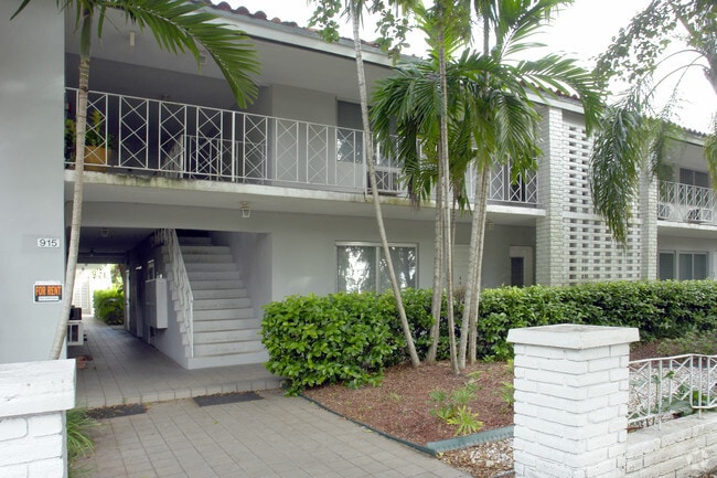 Building Photo - 915 Palermo Ave