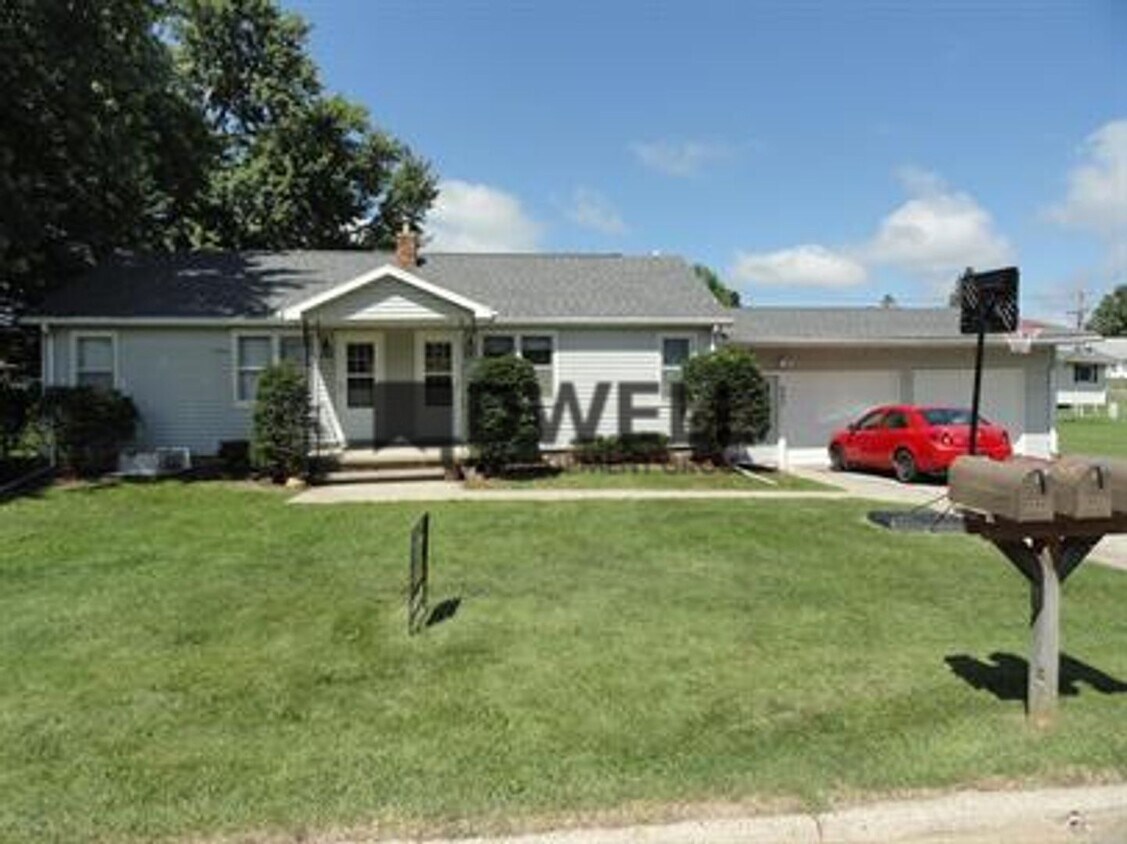 444 Church Ave Unit 1, Saint Charles, MN 55972 Room for Rent in Saint