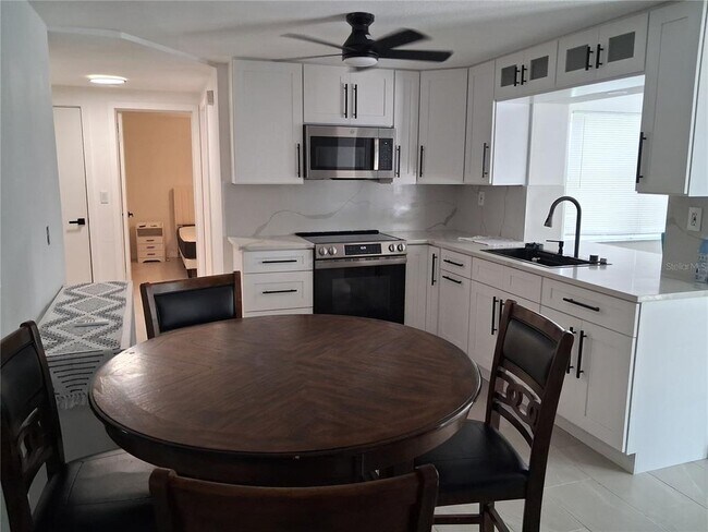 Foto del edificio - 8846 Chilton Dr