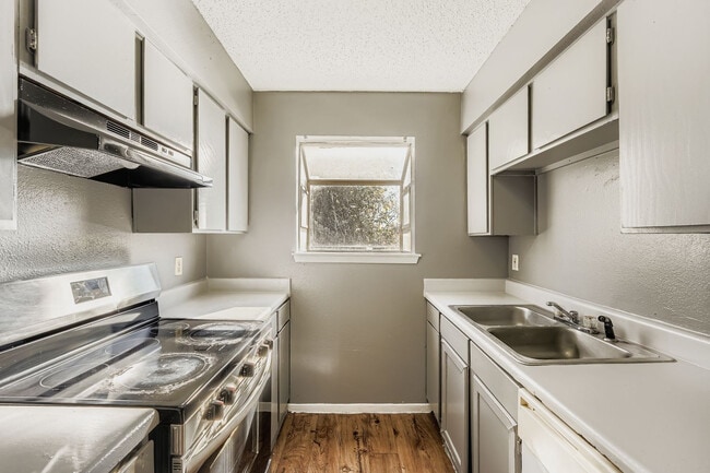 Foto del edificio - Room in Apartment on West Loop