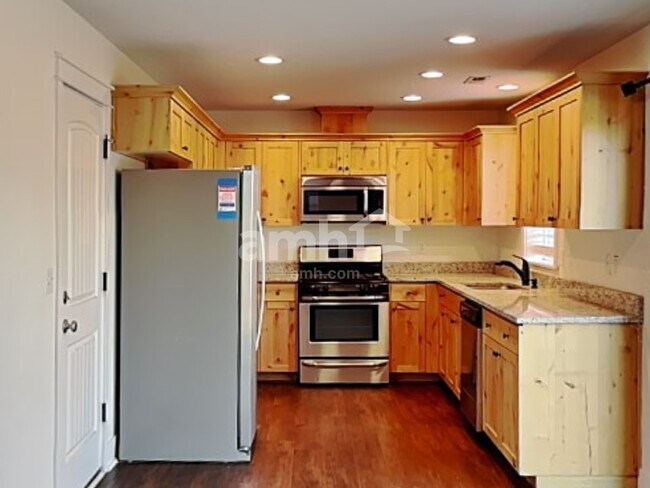 Foto del edificio - 1027 E 16th St