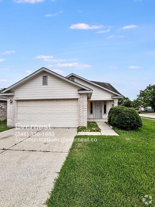 Building Photo - 19402 Sandy Woods Dr