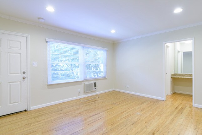 Building Photo - 4866 Tujunga Ave