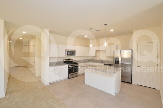 Building Photo - 670 E Emerald Dr