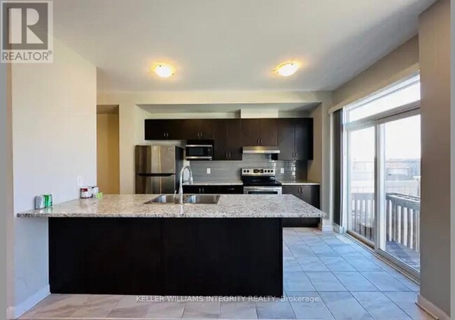 Building Photo - 558 Clemency Cres