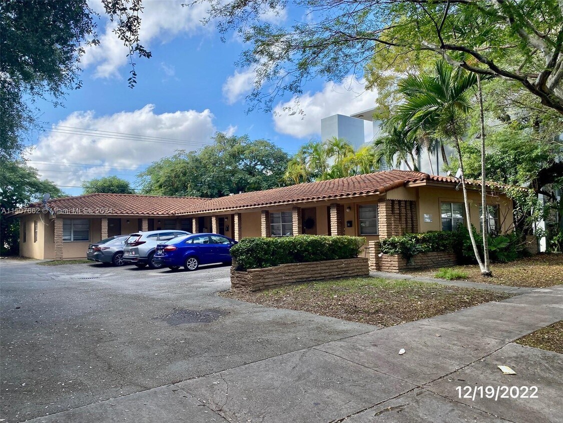 826 Salzedo St Unit 830, Coral Gables, FL 33134 Room for Rent in