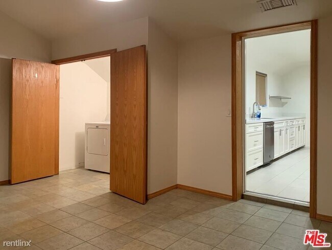 Building Photo - 3 br, 2 bath House - 6905 Costello Ave