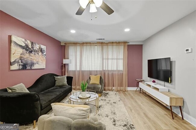 Foto del edificio - 3645 Peachtree Rd NE