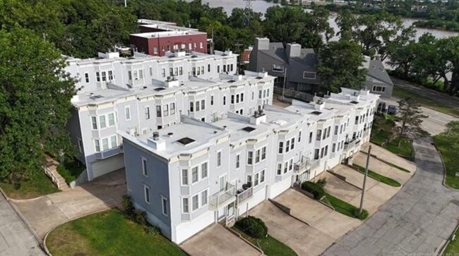 Building Photo - 2 Bed | 2 Bath Condo on Crybaby Hill