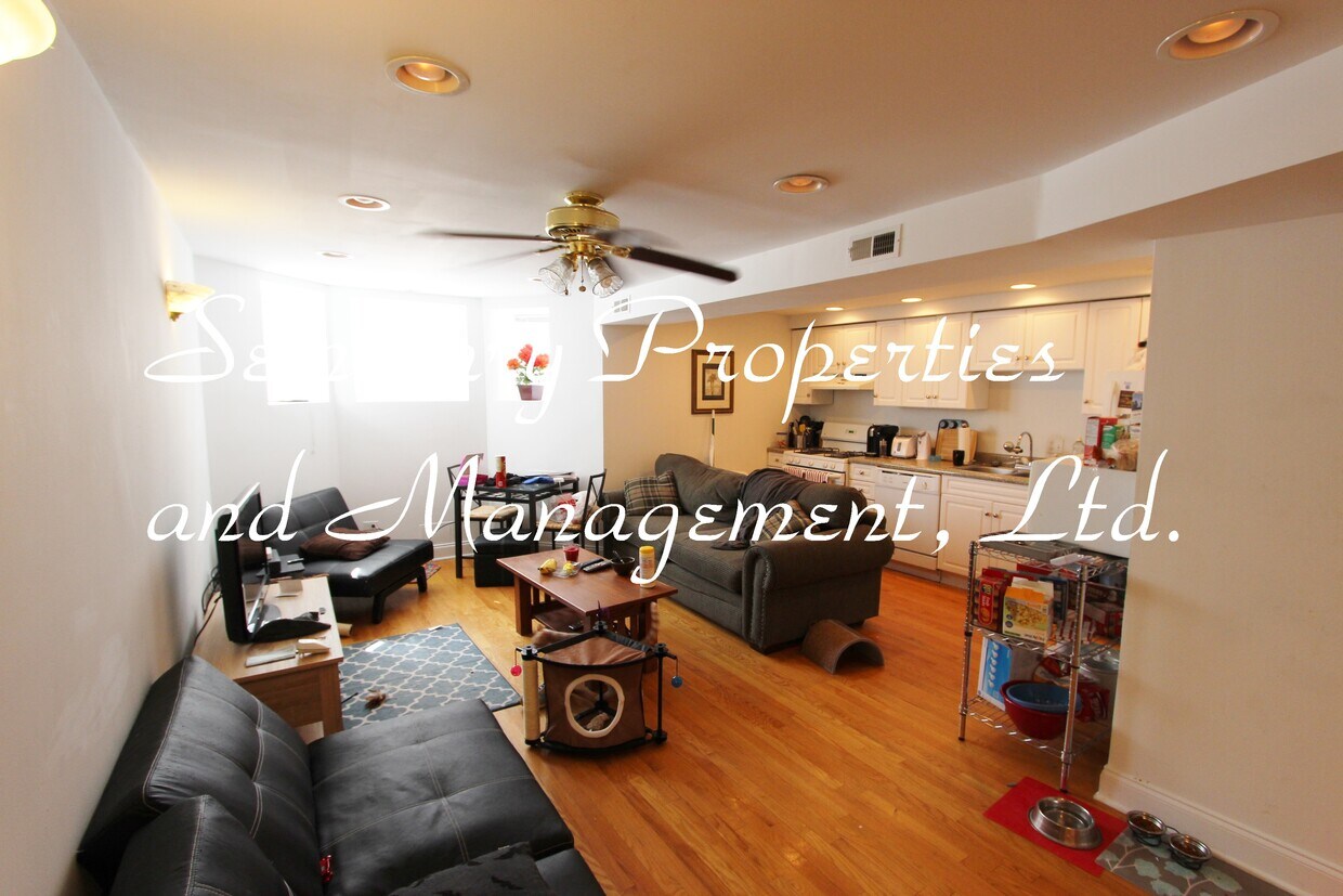 Primary Photo - 1030 W George St