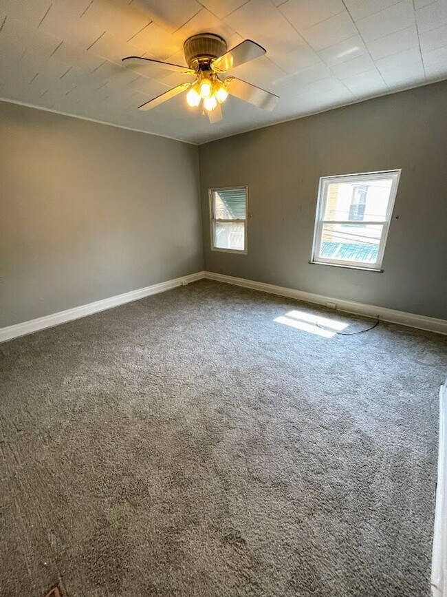 Foto del edificio - 2/3 bed 1 bath - South Oakland, newly updated, central air, washer/dryer