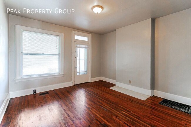 Building Photo - Available Now! Located in Weinland Park, j...