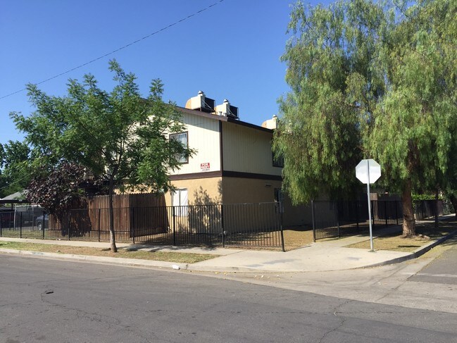 Foto del edificio - 2832 E Grant Ave