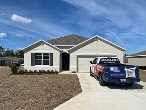 Building Photo - 14 Hickory Course Ln
