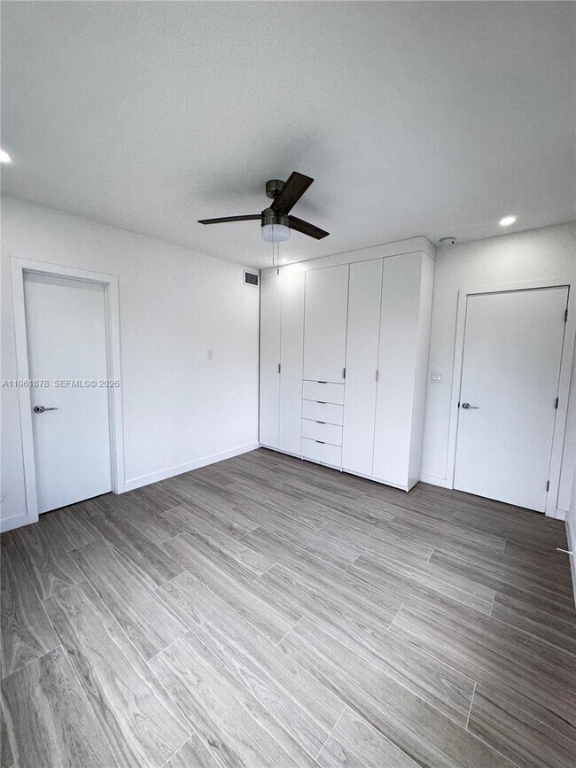 Foto del edificio - 2855 Royal Palm Ave