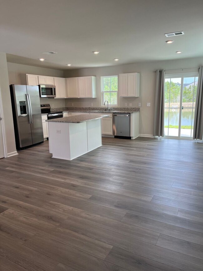 Foto del edificio - Brand New Townhome