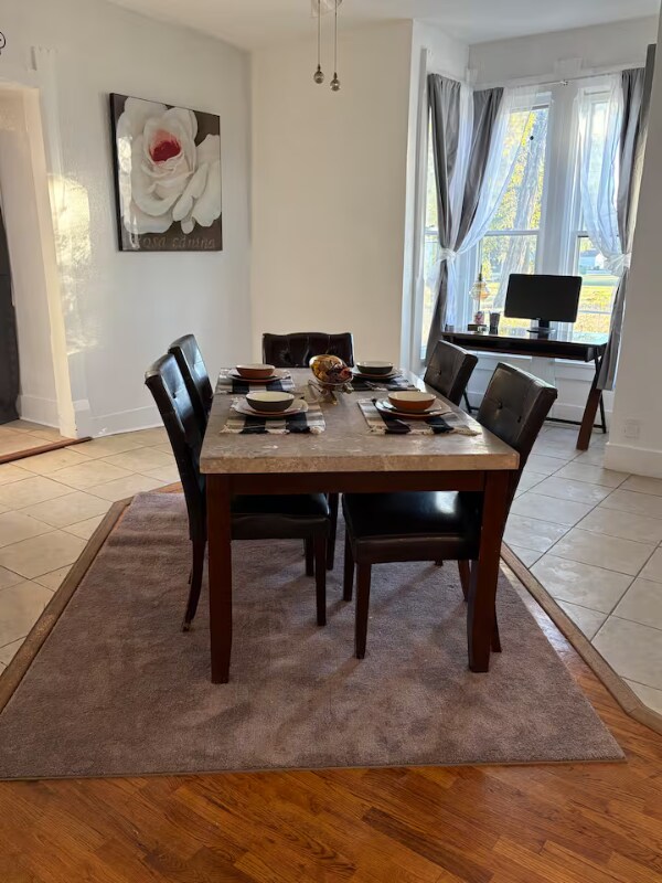 Foto del edificio - 1016 NE Quincy St