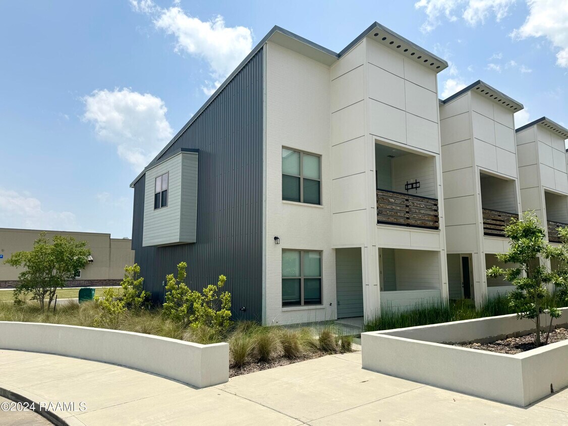 102 Gadwall Dr, Youngsville, LA 70592 Townhome Rentals in Youngsville